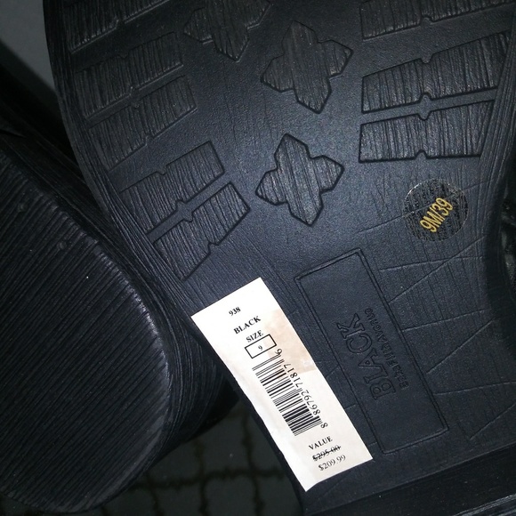 Boots - Picture 7 of 8